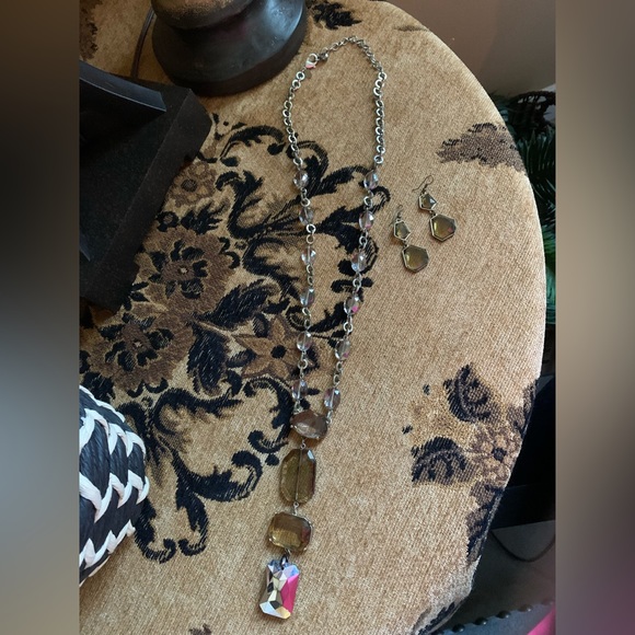 BEAUTIFUL SHADES OF TOPAZ NECKLACE & EARRINGS. MEASURES APPROX 20” L. STUNNING❤️ - Picture 3 of 7